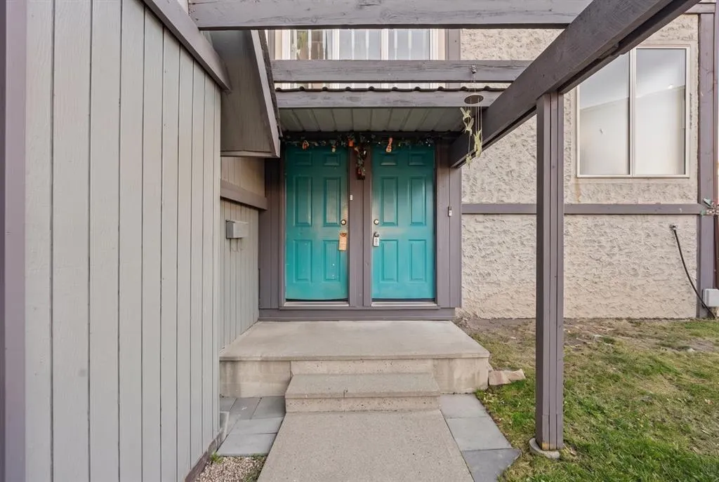 32 Castleglen Court NE