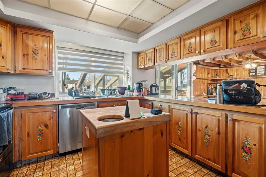 32 Castleglen Court NE