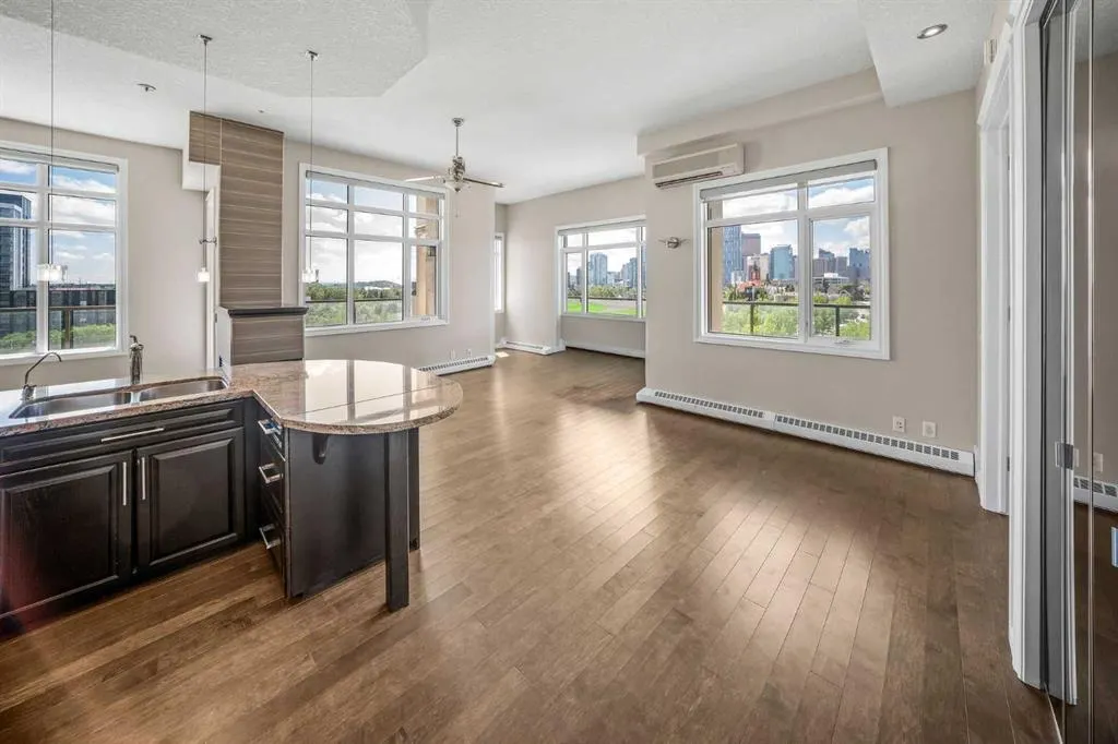 950 Centre Avenue NE #619