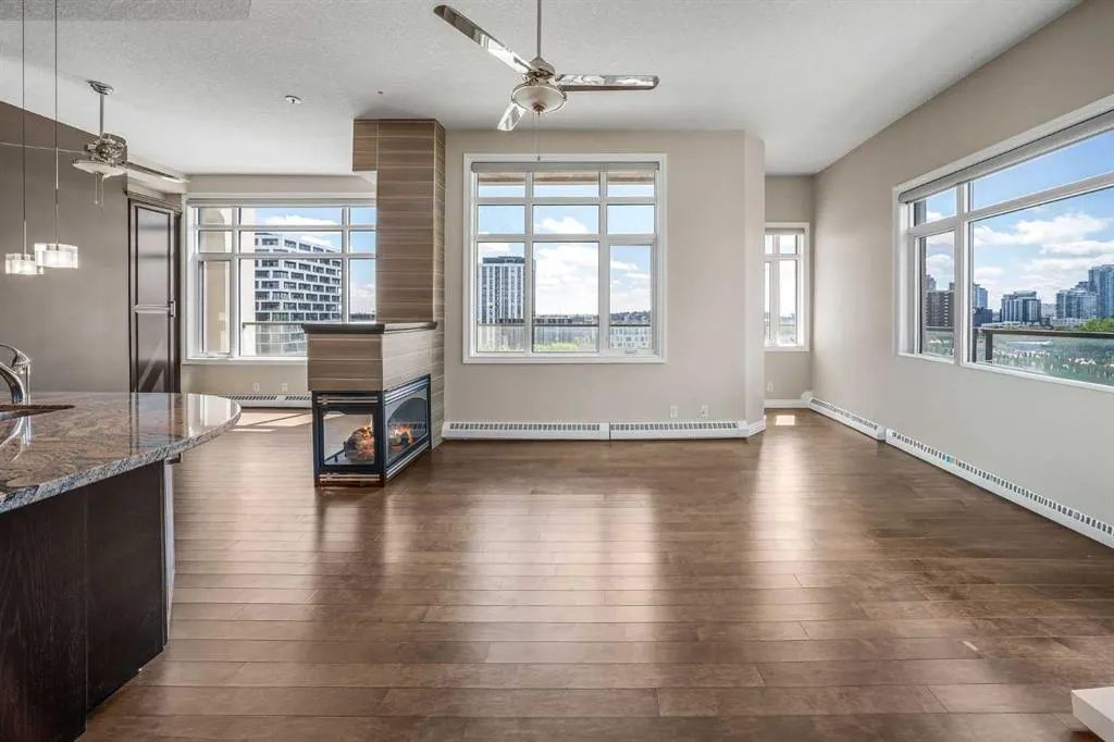 950 Centre Avenue NE #619
