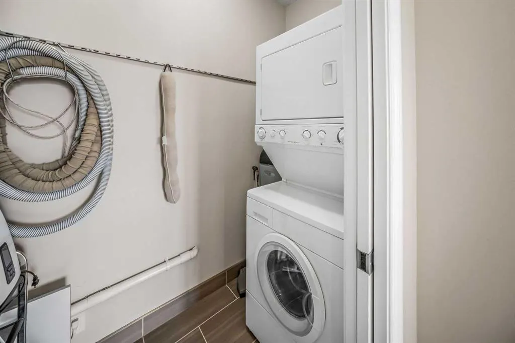 950 Centre Avenue NE #619