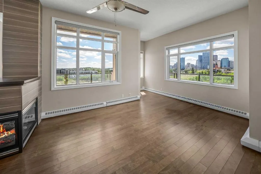 950 Centre Avenue NE #619
