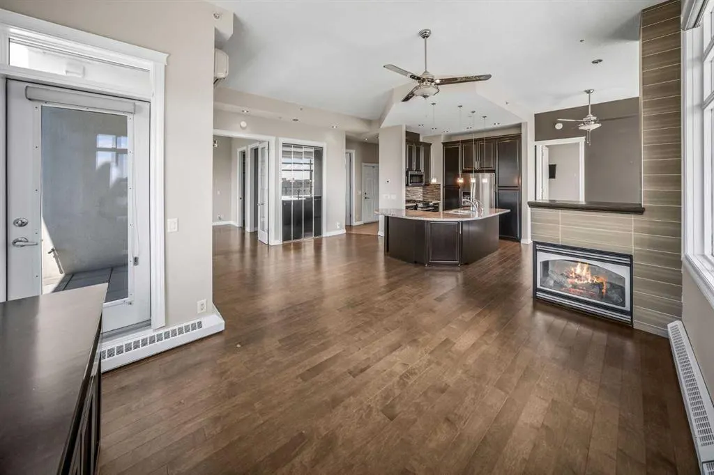 950 Centre Avenue NE #619