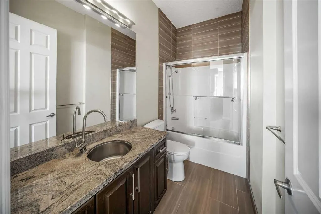 950 Centre Avenue NE #619
