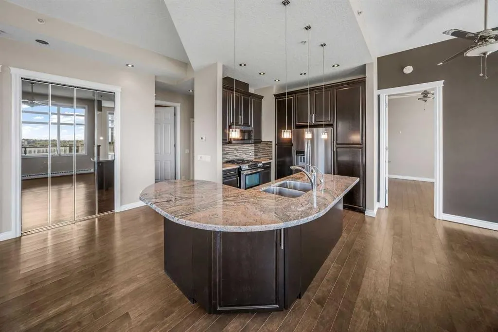 950 Centre Avenue NE #619