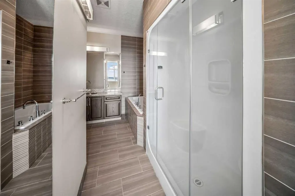 950 Centre Avenue NE #619