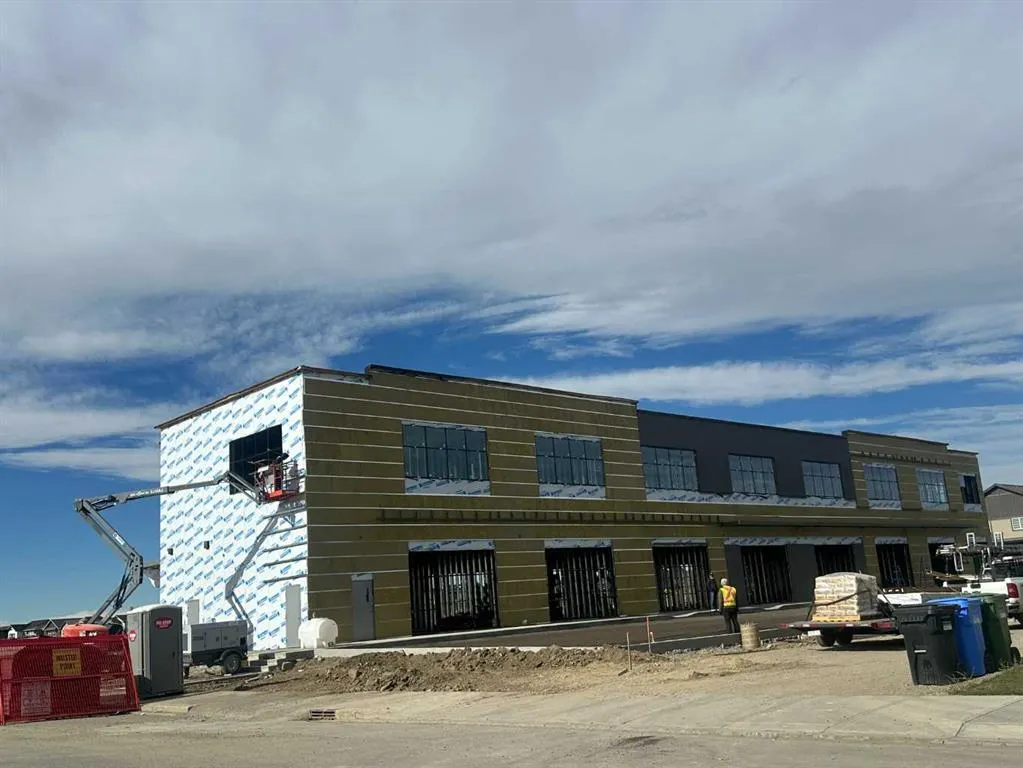 23 Belvedere Crescent SE #220