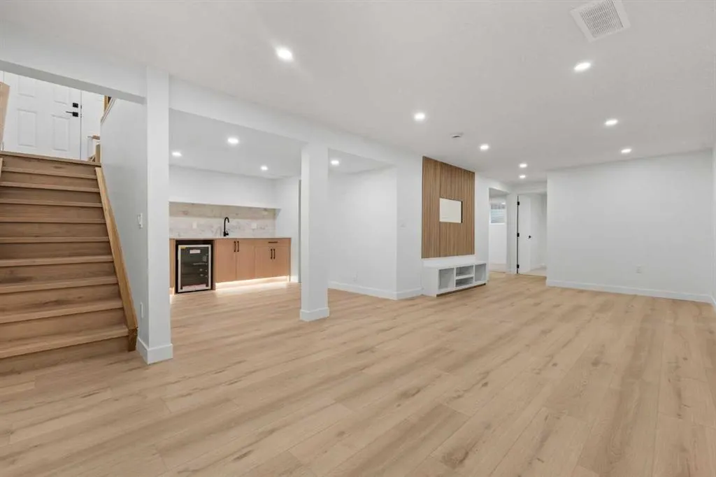 423 Queen Anne Way SE