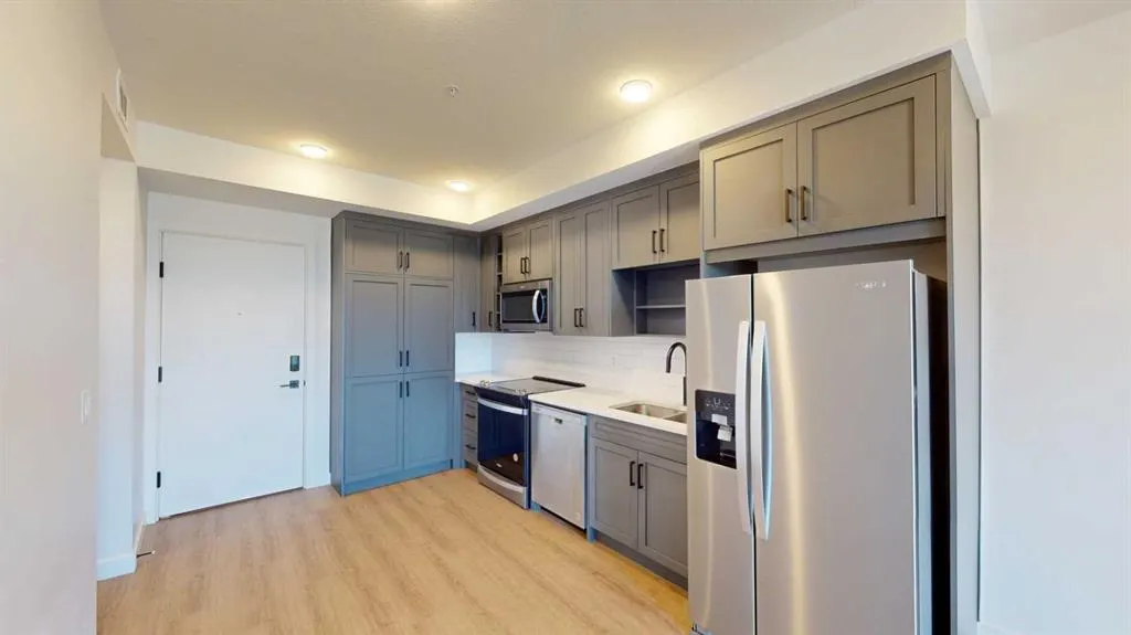 3932 University Avenue NW #322
