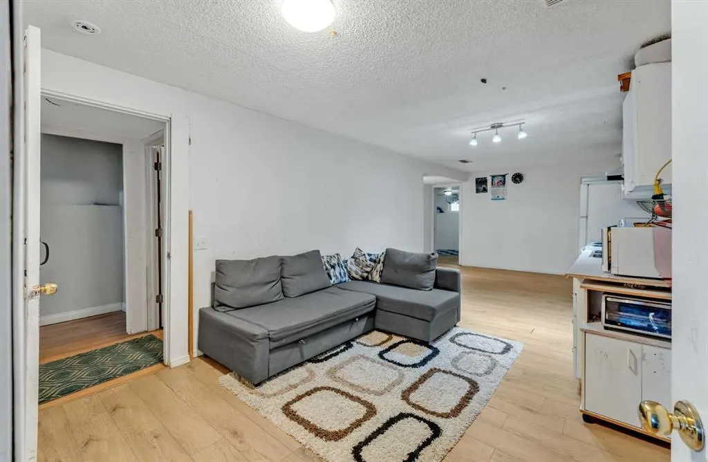 212 Coral Springs Circle NE