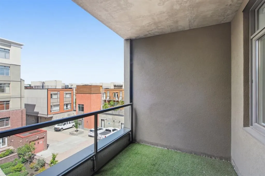 930 Centre Avenue NE #438