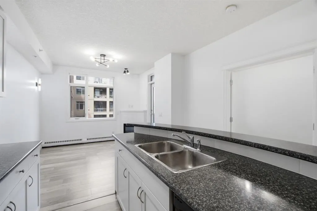930 Centre Avenue NE #438