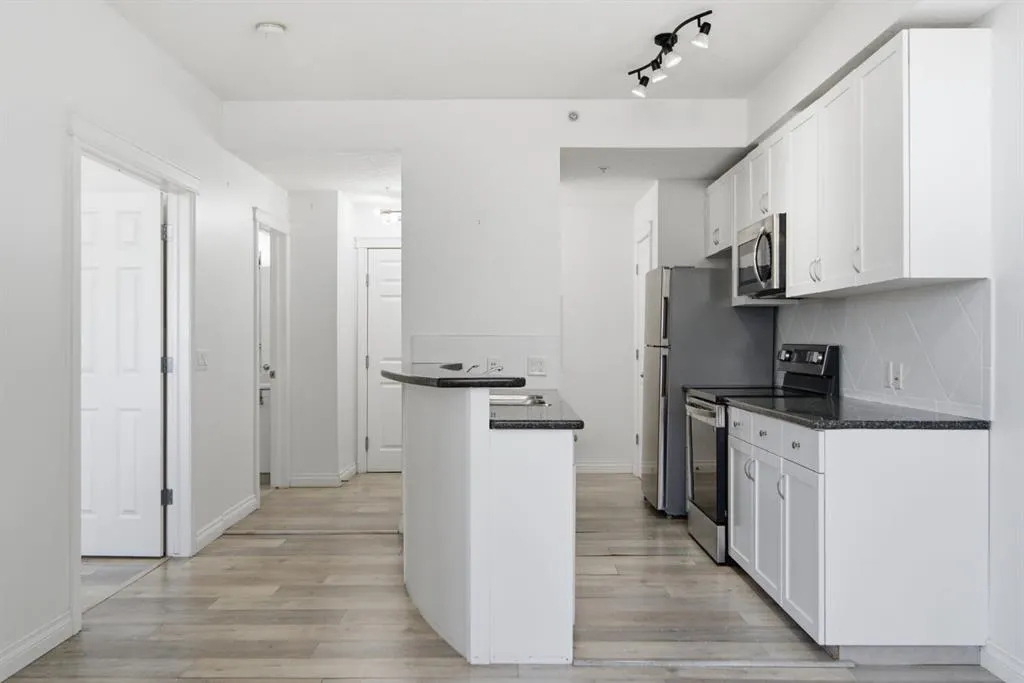 930 Centre Avenue NE #438