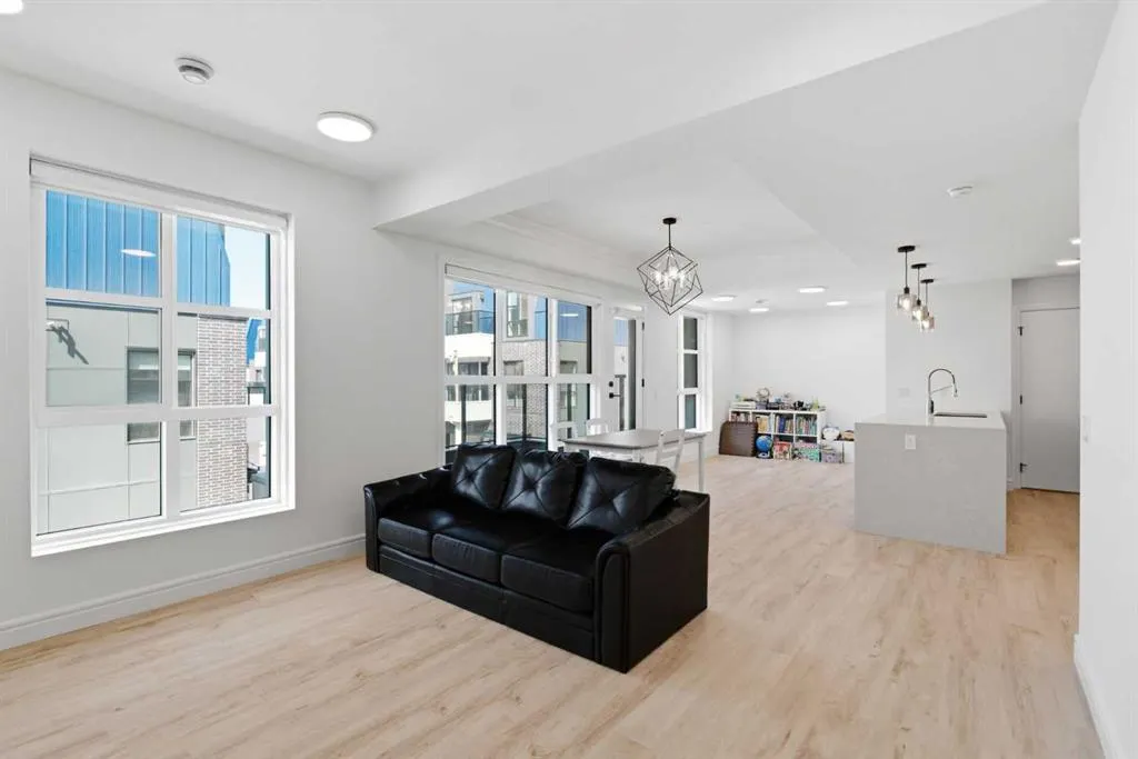 4270 Norford Avenue NW #304