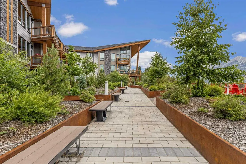 106 Stewart Creek Rise #306