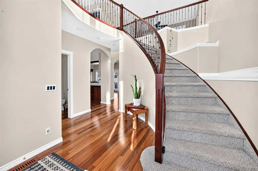 222 Royal Crest Place NW