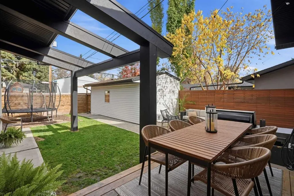 2740 Lionel Crescent SW