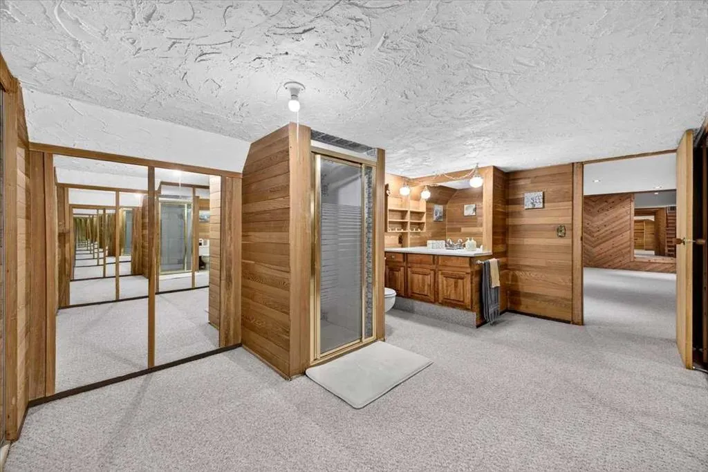4015 45 Street SW