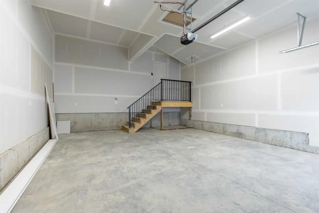 382 Canyon Meadows Road W