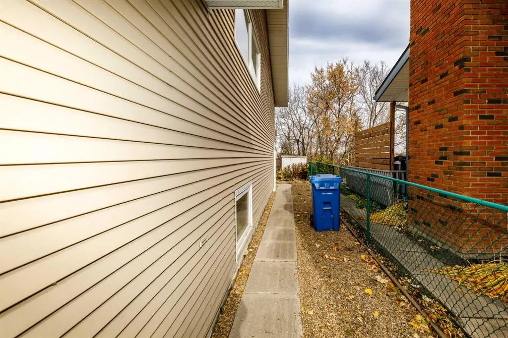 102 Welton Crescent