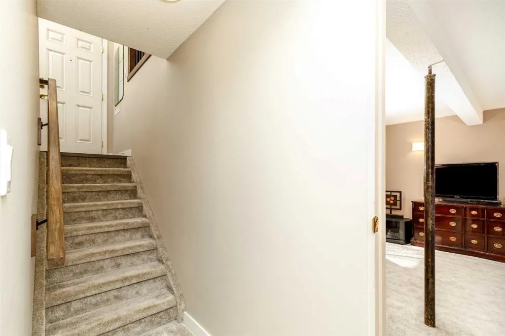 102 Welton Crescent