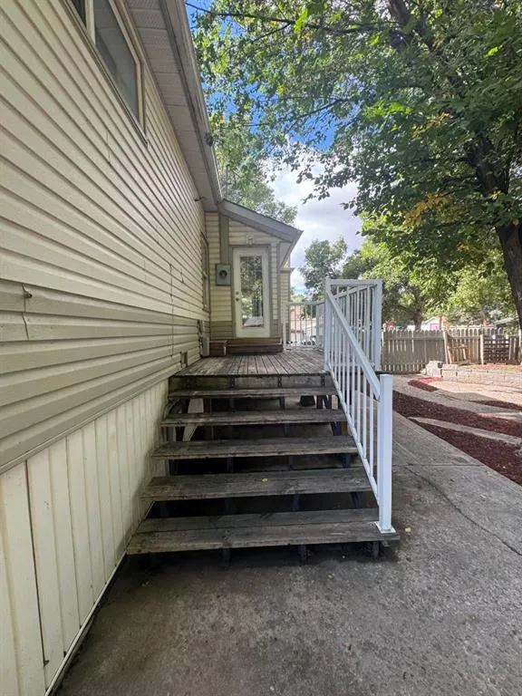 804 8 Street SE