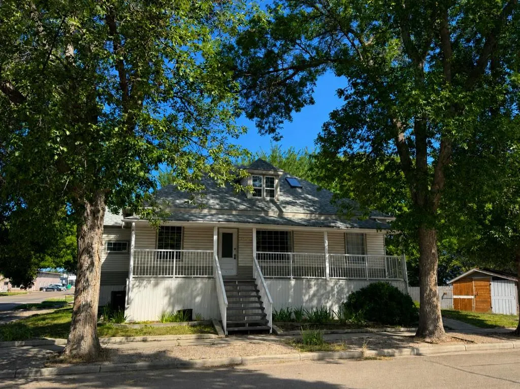804 8 Street SE