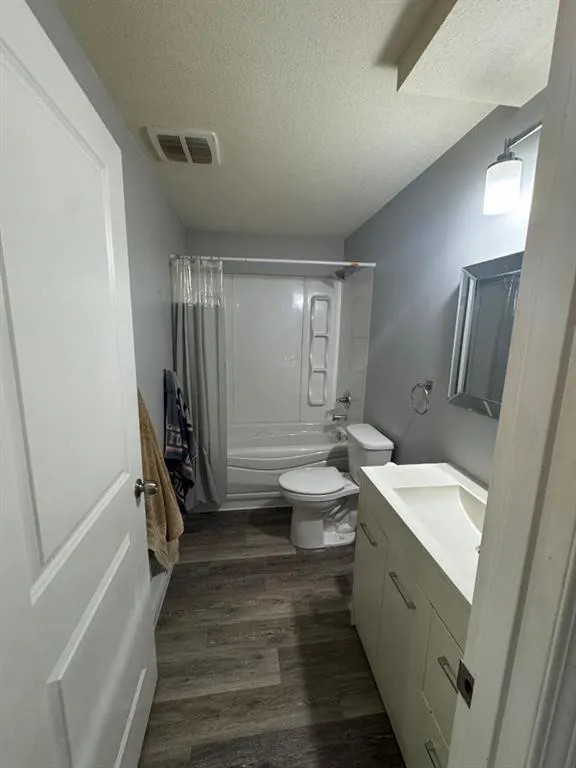 804 8 Street SE