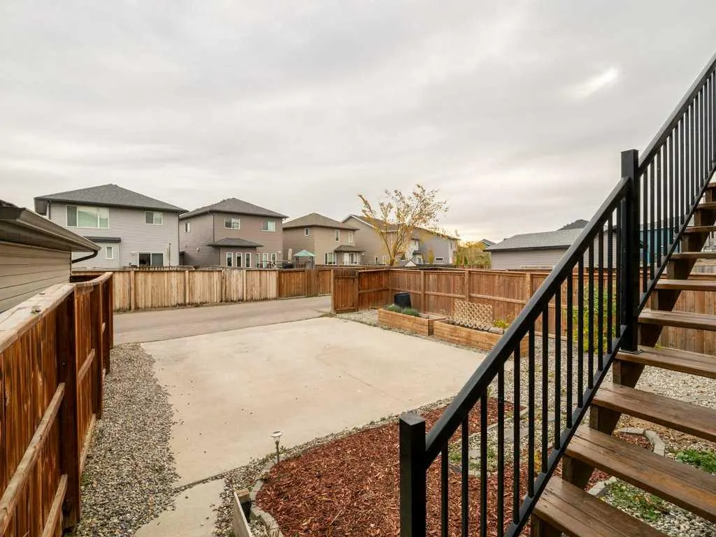 531 Moonlight Lane W