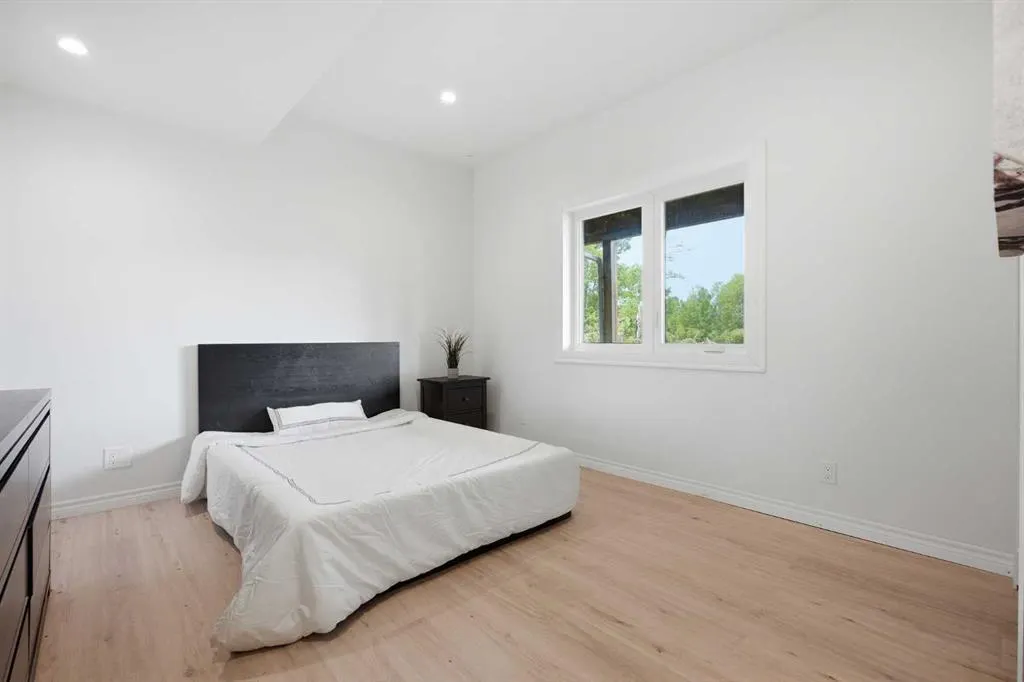 209033 Plummers Road W #10