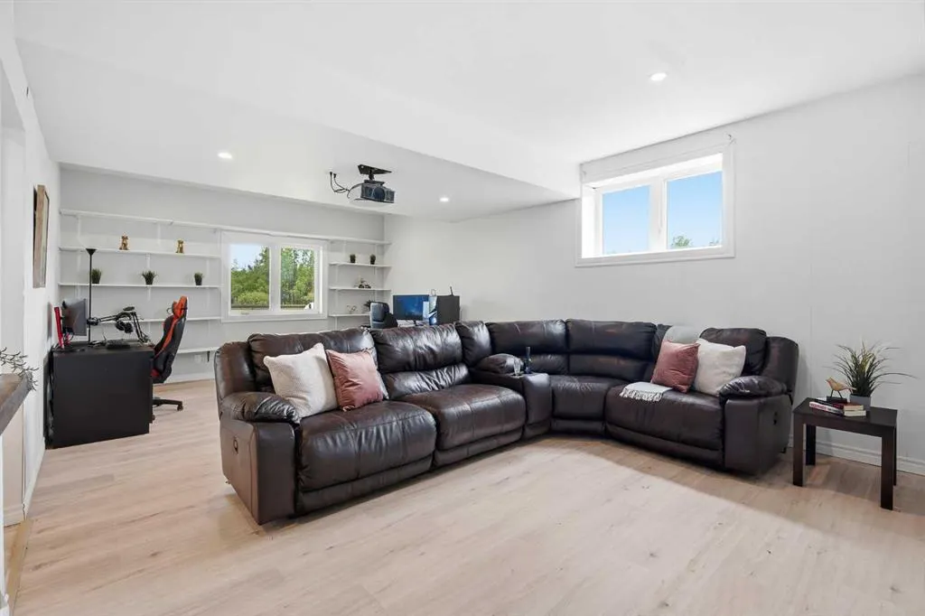 209033 Plummers Road W #10