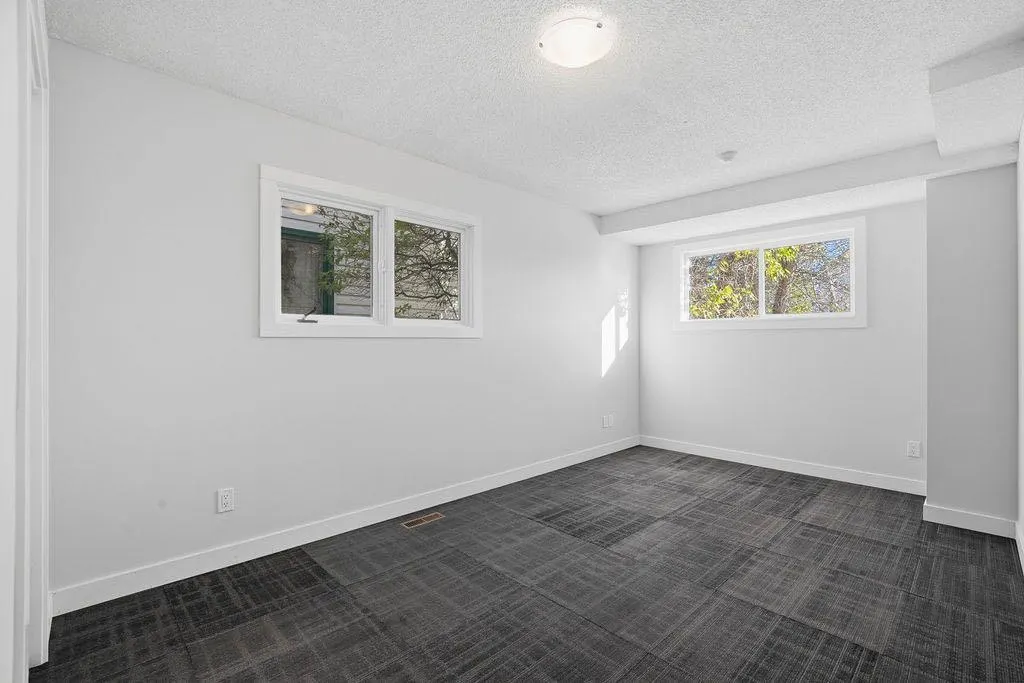88 Woodfield Drive SW