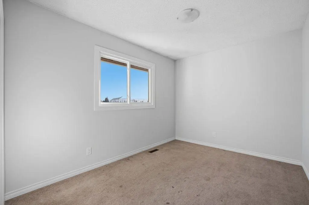 88 Woodfield Drive SW