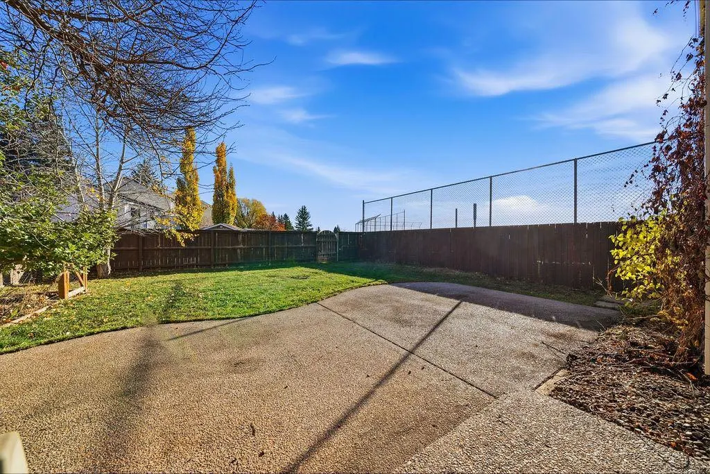 88 Woodfield Drive SW