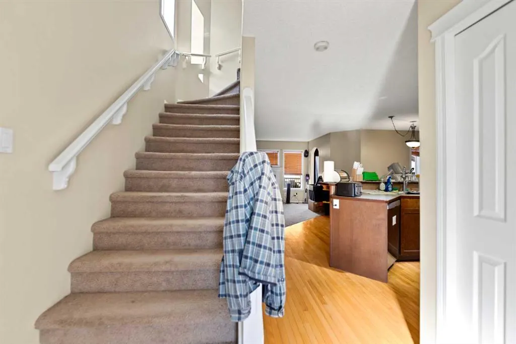 195 Cranberry Close SE