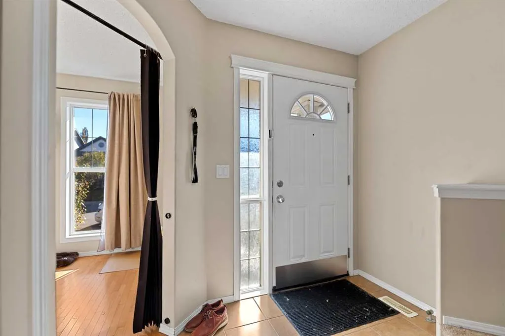 195 Cranberry Close SE
