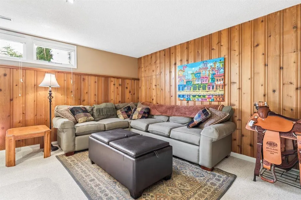 1228 Kerwood Crescent SW
