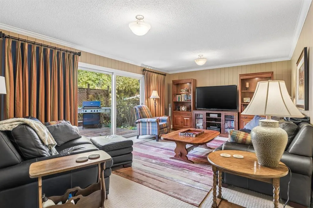 1228 Kerwood Crescent SW