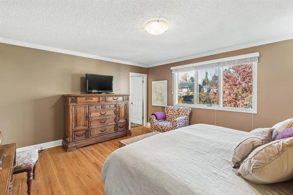 1228 Kerwood Crescent SW