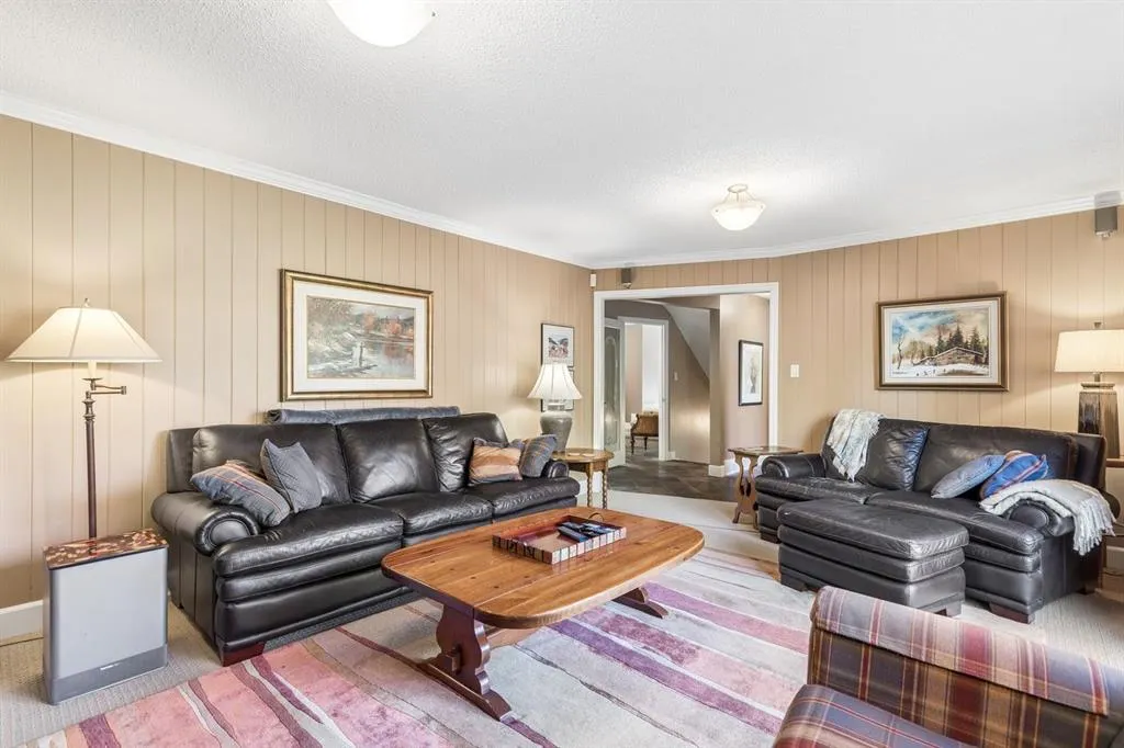 1228 Kerwood Crescent SW