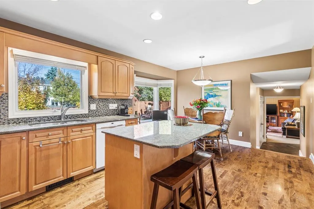 1228 Kerwood Crescent SW