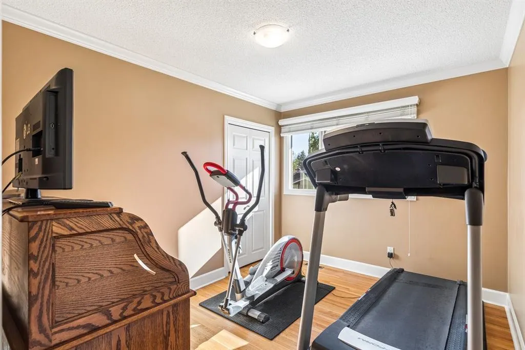 1228 Kerwood Crescent SW