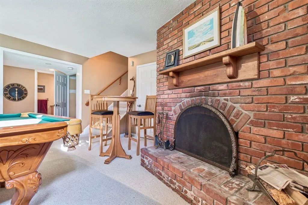 1228 Kerwood Crescent SW