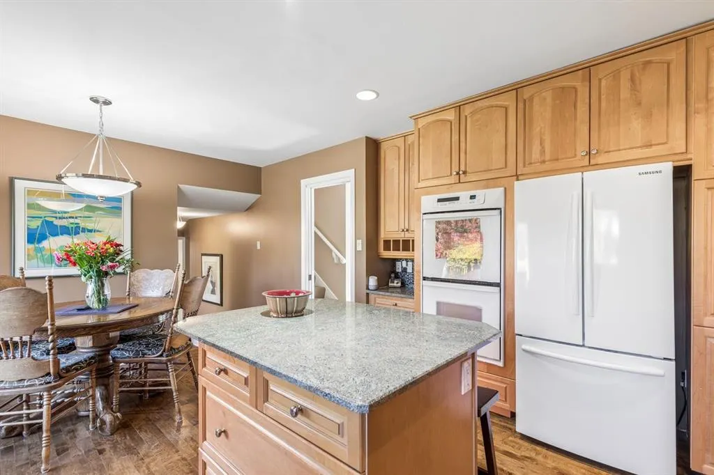 1228 Kerwood Crescent SW