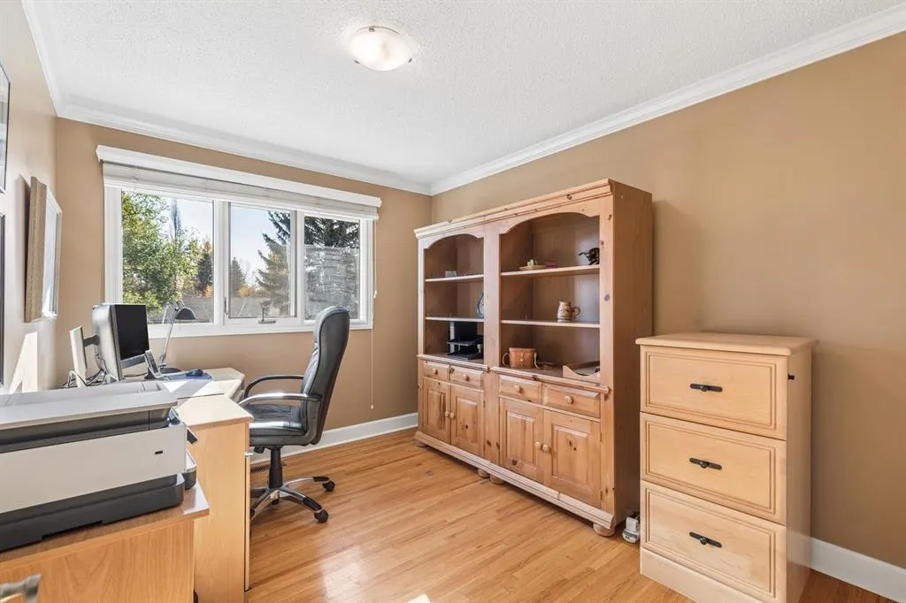 1228 Kerwood Crescent SW