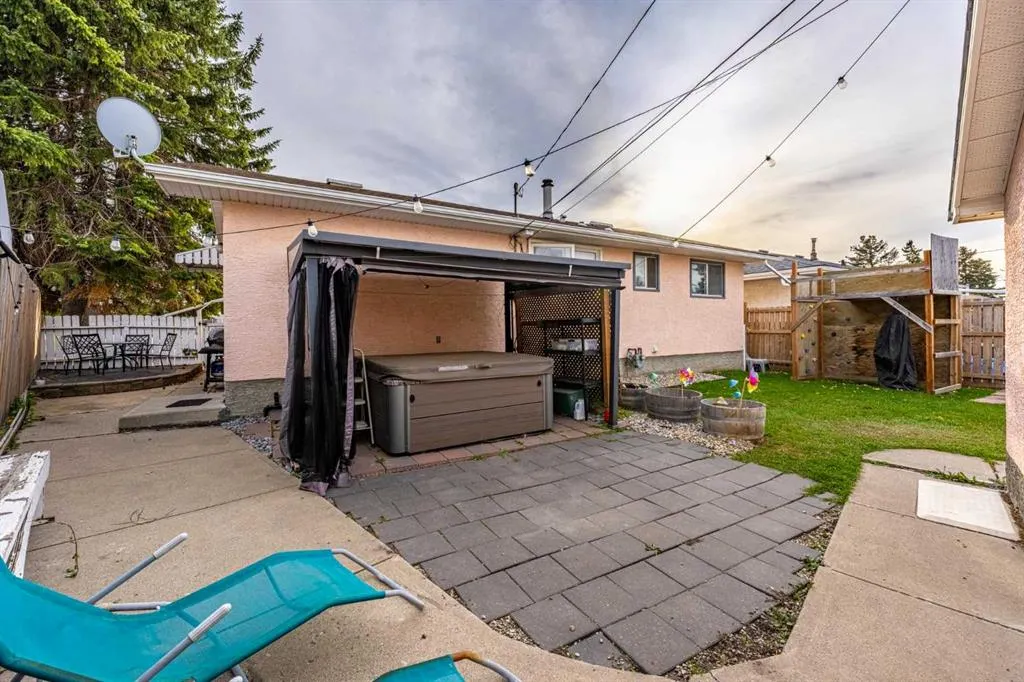 2120 Milne Drive NE