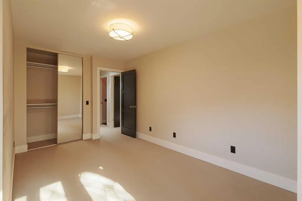 1425 Colborne Crescent SW