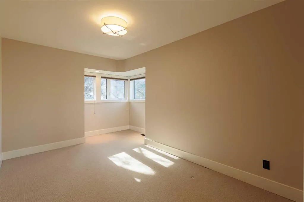 1425 Colborne Crescent SW