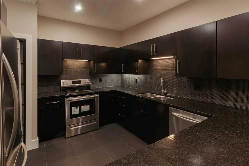 1425 Colborne Crescent SW