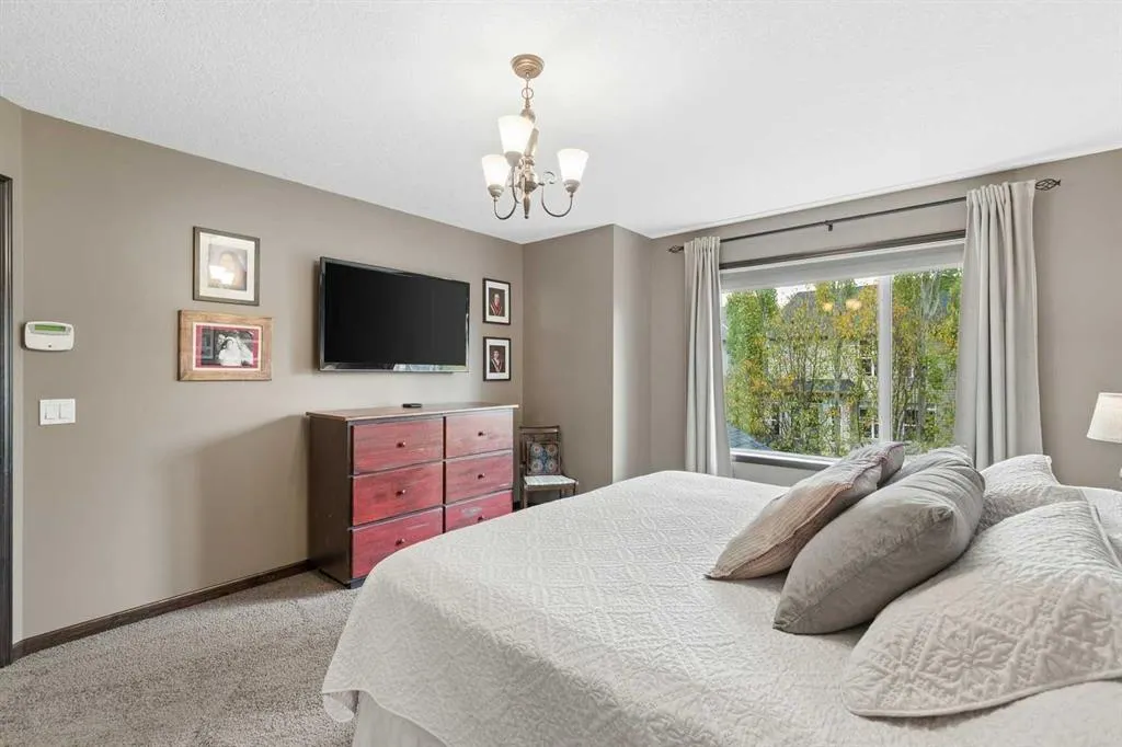 32 Cranarch Bay SE
